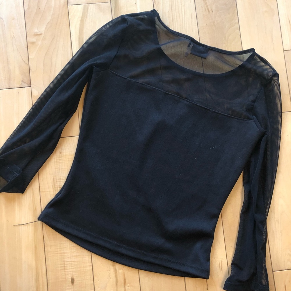 Top with mesh sleeves